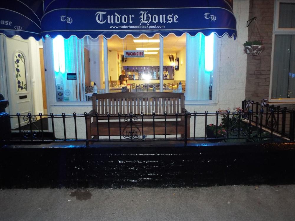 Tudor House Blackpool Esterno foto
